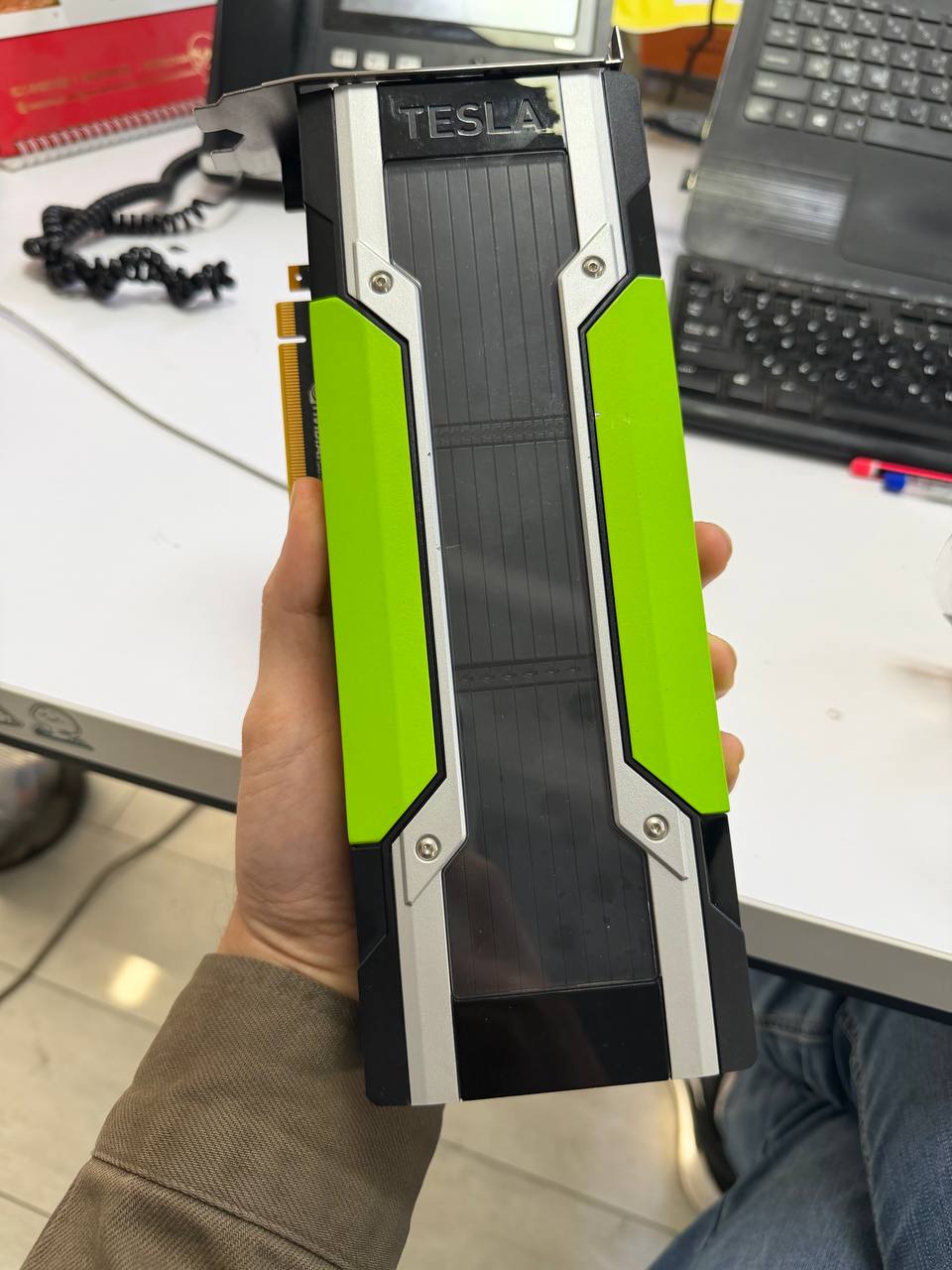 کارت گرافیک NVIDIA Tesla P40 از نمای جلو